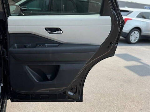 2022 Nissan Pathfinder SV