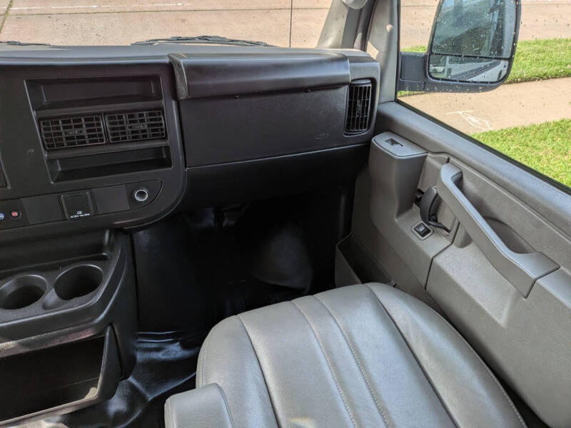 2023 Chevrolet Express 2500