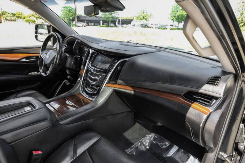 2018 Cadillac Escalade ESV Luxury