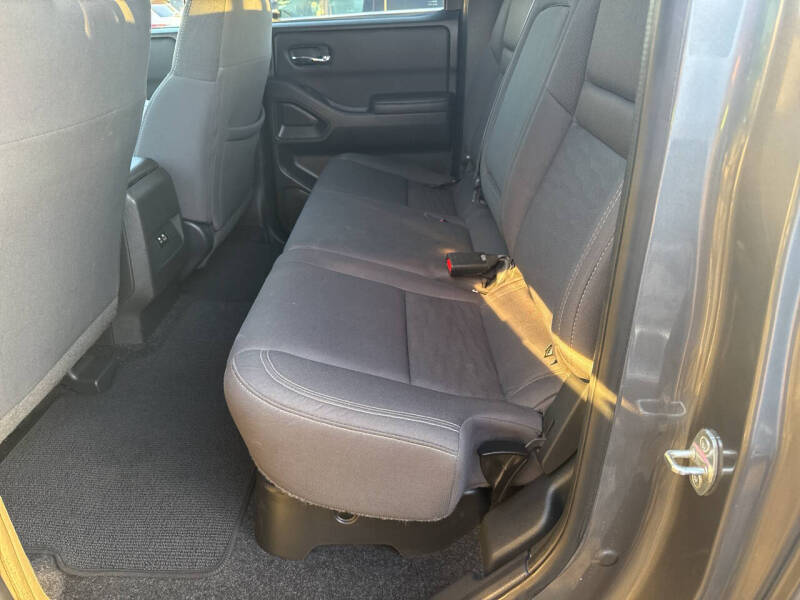 2023 Nissan Frontier SV