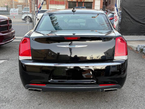 2016 Chrysler 300 Limited