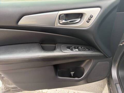 2017 Nissan Pathfinder SL