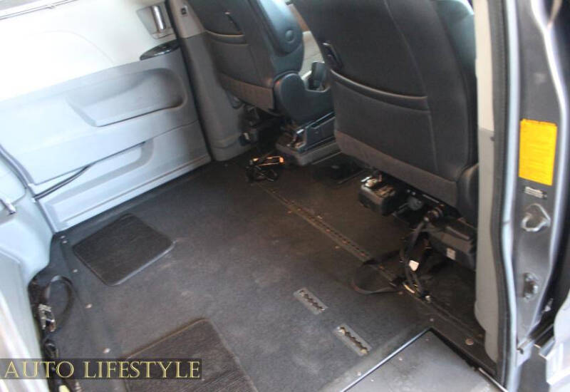 2013 Toyota Sienna SE 8-Passenger