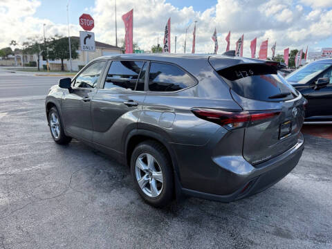 2024 Toyota Highlander LE