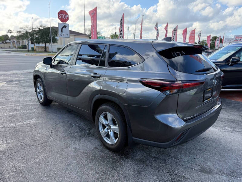 2024 Toyota Highlander LE