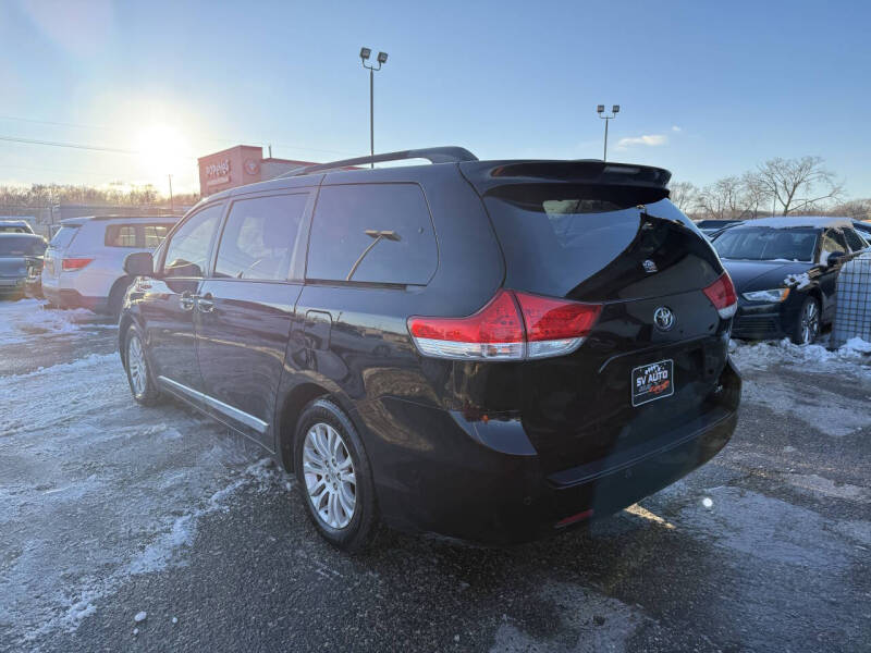 2013 Toyota Sienna XLE 8-Passenger