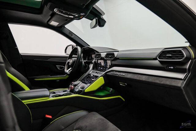 2022 Lamborghini Urus