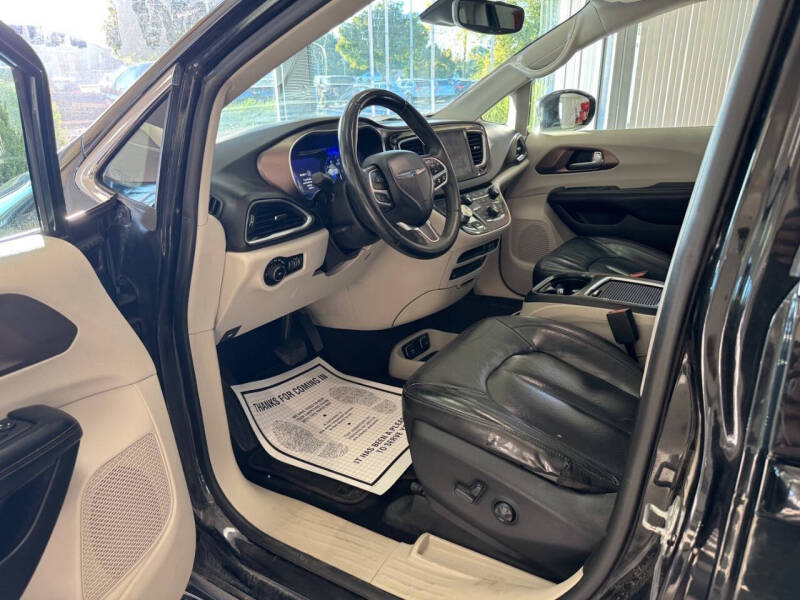 2017 Chrysler Pacifica Touring-L Plus