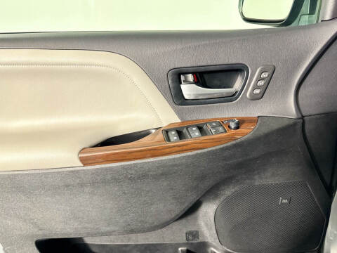 2017 Toyota Sienna Limited Premium 7-Passenger