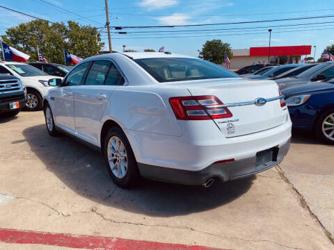 2014 Ford Taurus SE