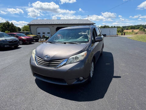 2013 Toyota Sienna XLE 8-Passenger