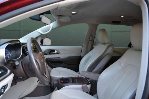 2017 Chrysler Pacifica Touring-L