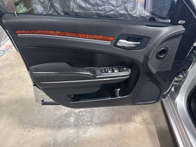 2012 Chrysler 300 Limited