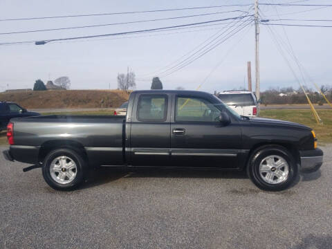 2004 Chevrolet Silverado 1500 for sale at CAR-MART AUTO SALES in Maryville TN