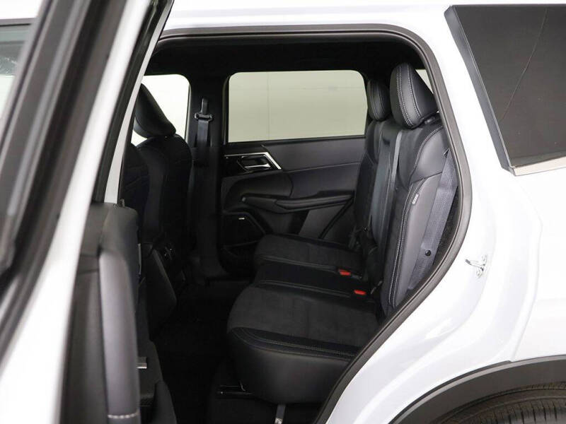 2026 Mitsubishi Outlander LE