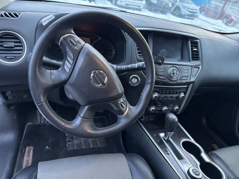 2020 Nissan Pathfinder SV