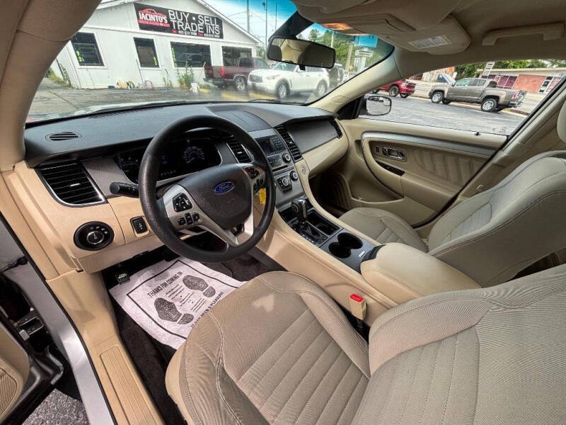 2018 Ford Taurus SE