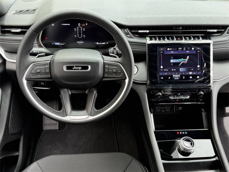 2025 Jeep Grand Cherokee L Laredo