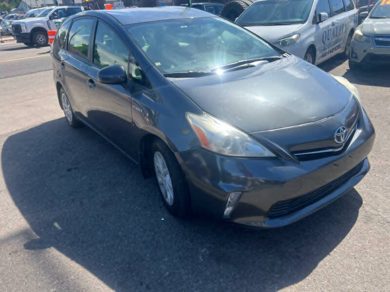 2013 Toyota Prius v Three