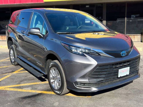 2025 Toyota Sienna LE 8-Passenger