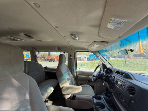 2009 Ford E-Series E-350 SD XLT