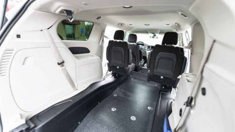 2022 Chrysler Voyager LX