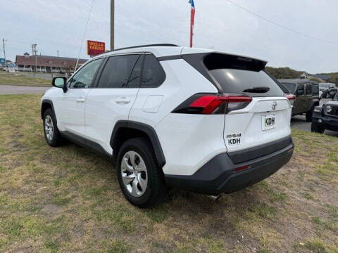 2020 Toyota RAV4 LE
