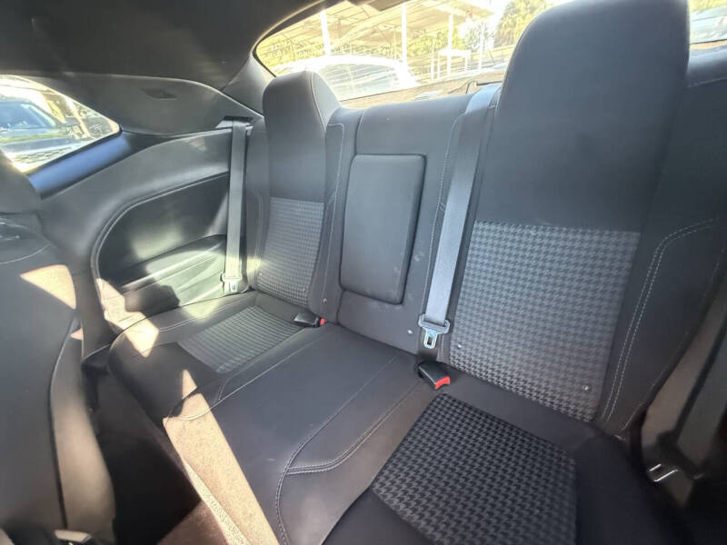 2016 Dodge Challenger SXT Plus