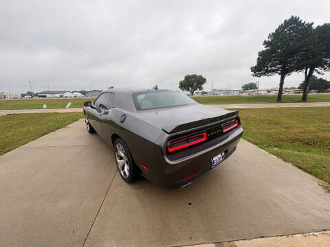 2016 Dodge Challenger SXT Plus