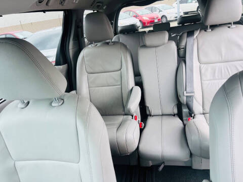 2017 Toyota Sienna XLE 8-Passenger