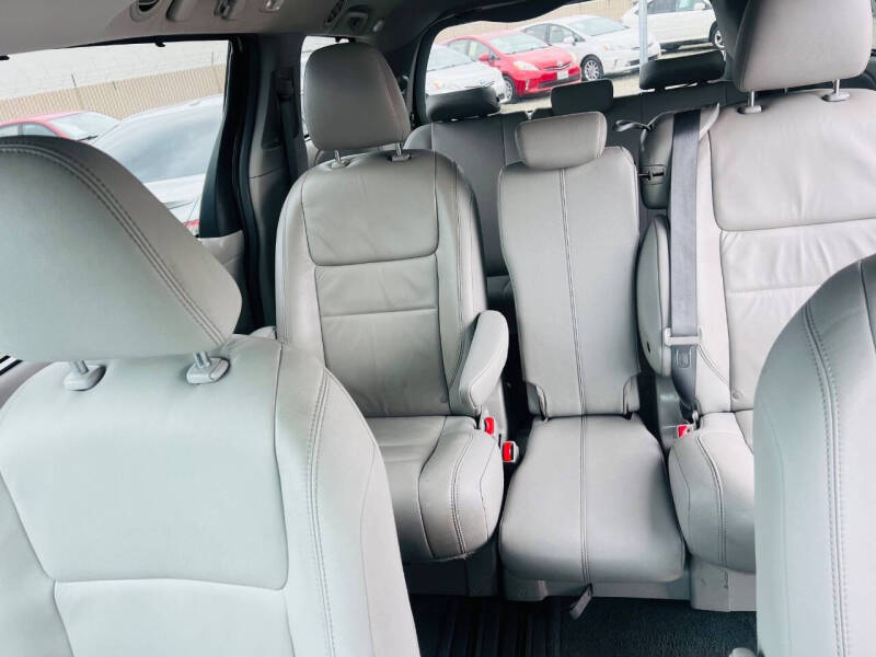 2017 Toyota Sienna XLE 8-Passenger