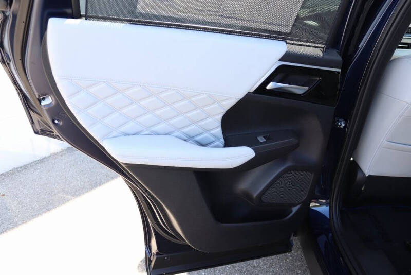 2025 Mitsubishi Outlander PHEV SEL