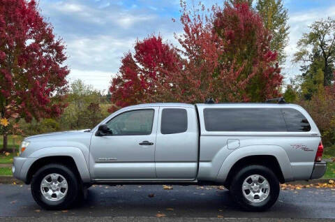 2005 Toyota Tacoma for sale at CLEAR CHOICE AUTOMOTIVE in Milwaukie OR