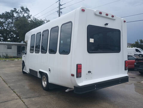 2017 Ford E-Series E-350 SD