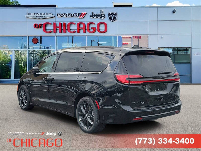 2026 Chrysler Pacifica Select