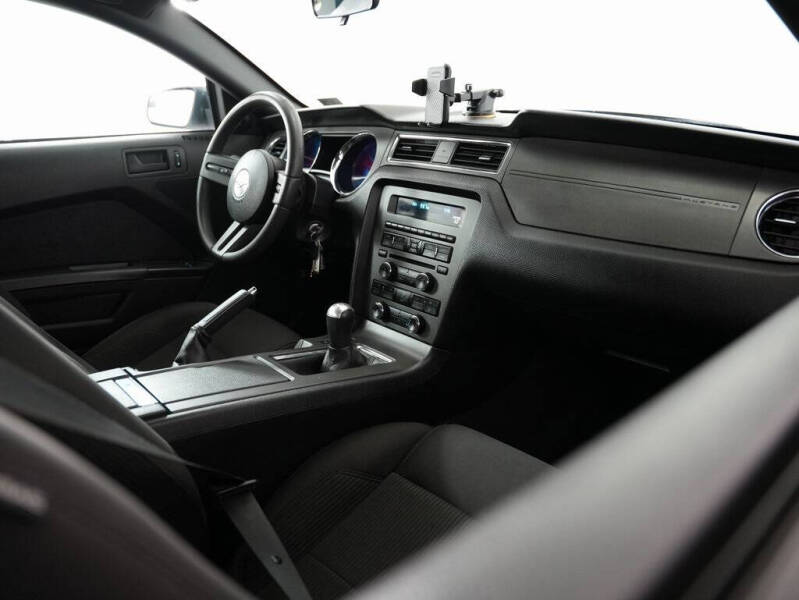 2012 Ford Mustang V6