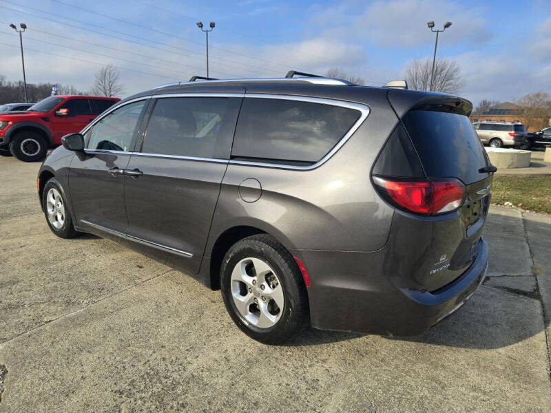 2017 Chrysler Pacifica Touring-L Plus