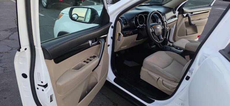2011 Kia Sorento LX
