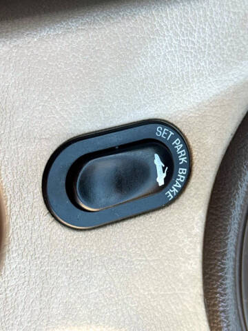 2004 Ford Mustang Deluxe