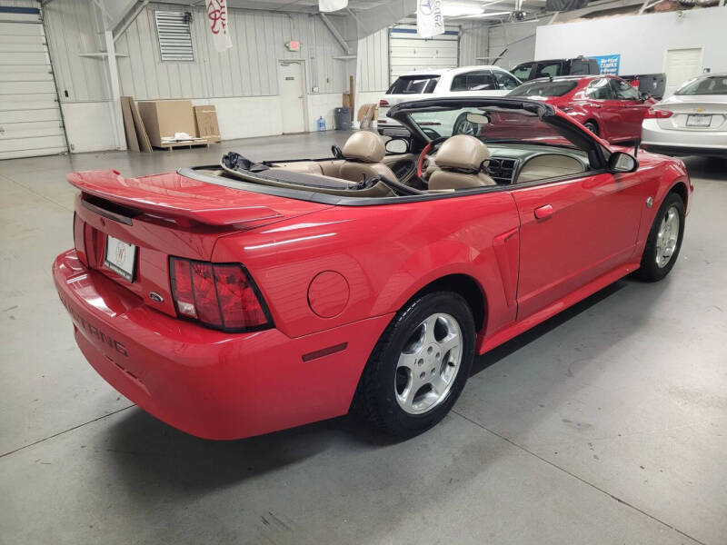 2004 Ford Mustang Deluxe