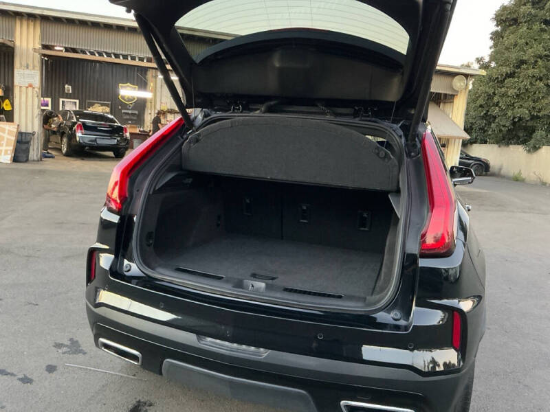 2024 Cadillac XT4 Premium Luxury