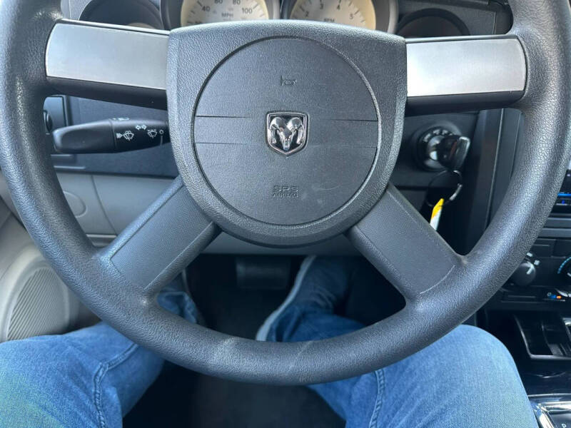 2005 Dodge Magnum SE