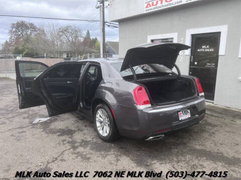 2016 Chrysler 300 C