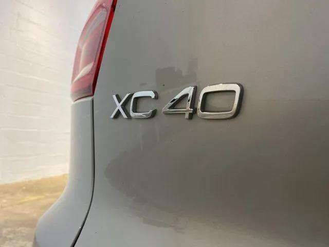 2025 Volvo XC40 B5 Plus Bright Theme