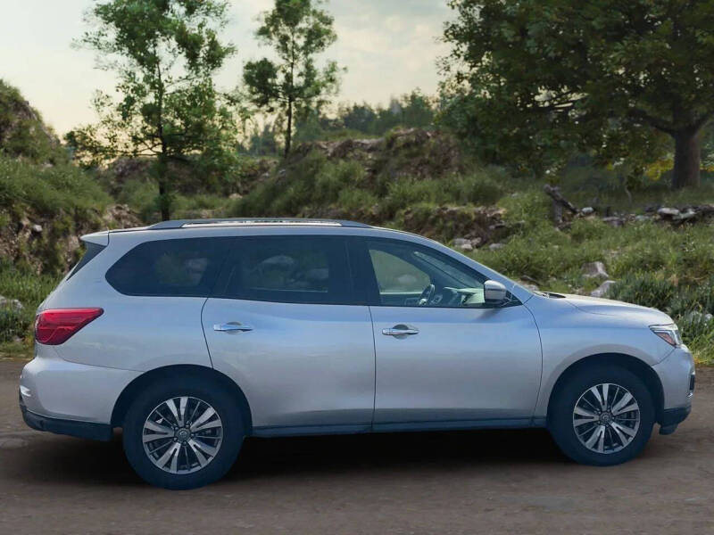 2020 Nissan Pathfinder SV