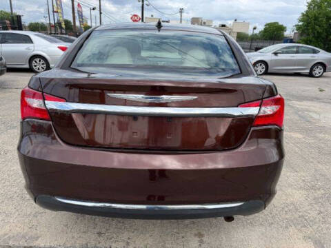 2013 Chrysler 200 Touring