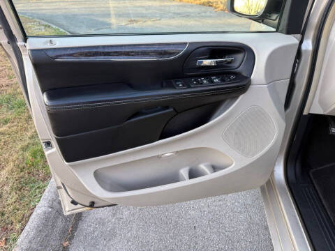 2014 Chrysler Town and Country Touring