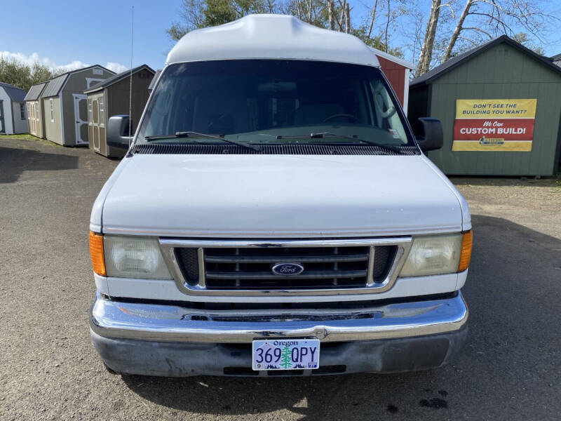 2004 Ford E-Series E-250 SD