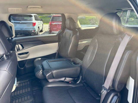 2023 Kia Carnival LX