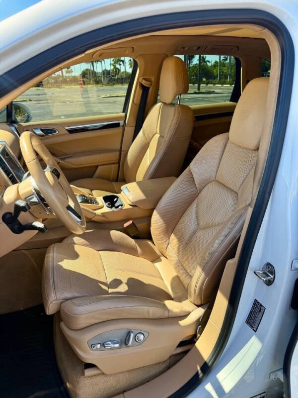 2017 Porsche Cayenne S E-Hybrid Platinum Edition